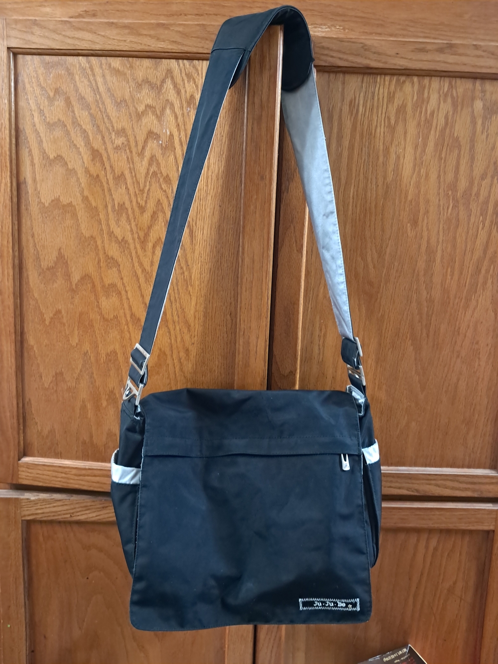 Ju-Ju-Be Black and Gray Travel Shoulder Bag
